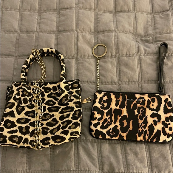 Victoria's Secret Handbags - 5/$30 Victoria's Secret Leopard Print wristlet + bag